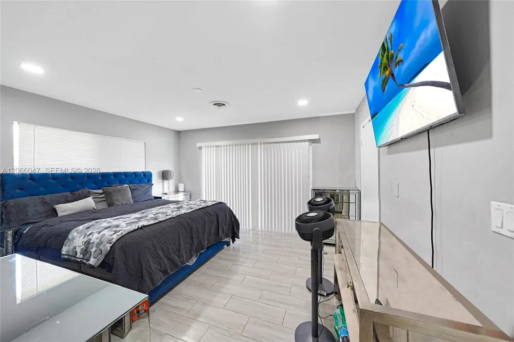912 NE 9th Ct Pompano Beach, FL 33060