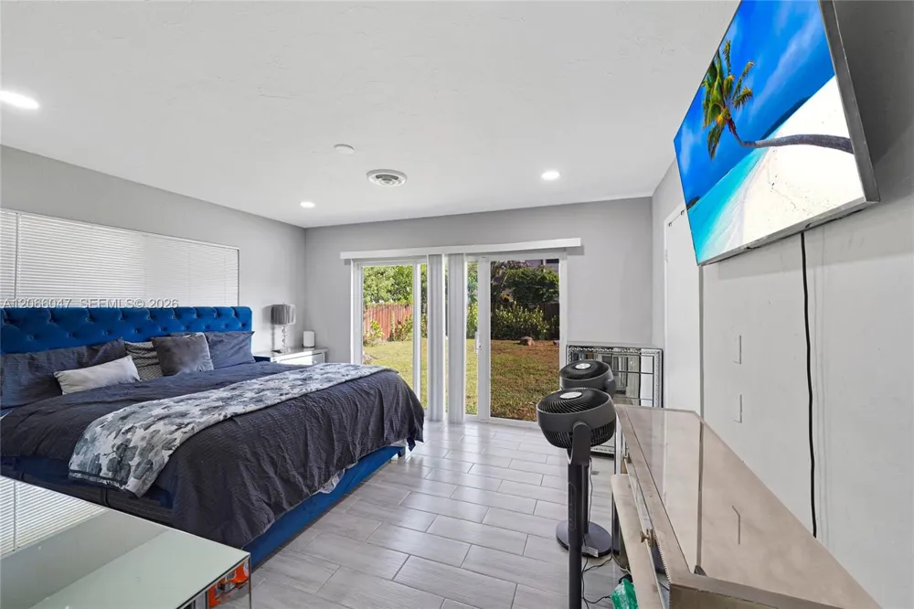 912 NE 9th Ct Pompano Beach, FL 33060