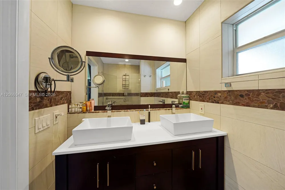 912 NE 9th Ct Pompano Beach, FL 33060