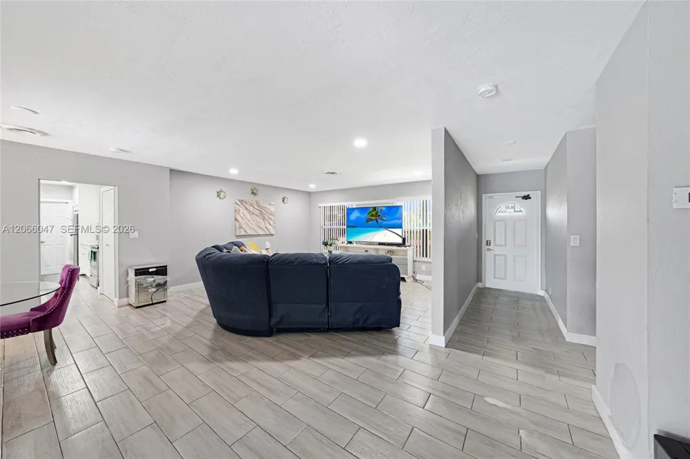 912 NE 9th Ct Pompano Beach, FL 33060