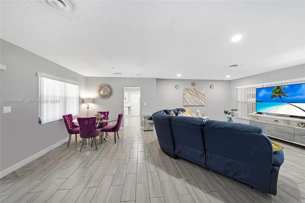912 NE 9th Ct Pompano Beach, FL 33060