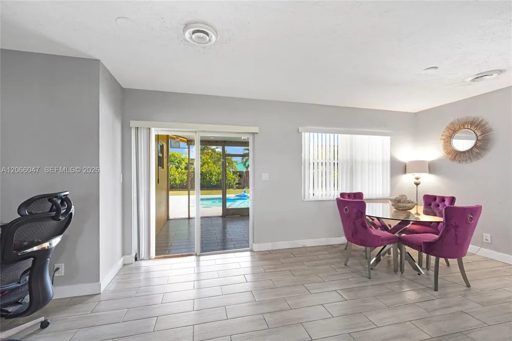 912 NE 9th Ct Pompano Beach, FL 33060