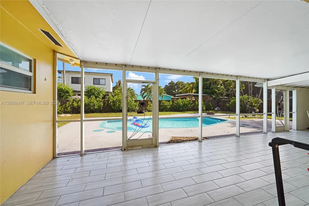912 NE 9th Ct Pompano Beach, FL 33060