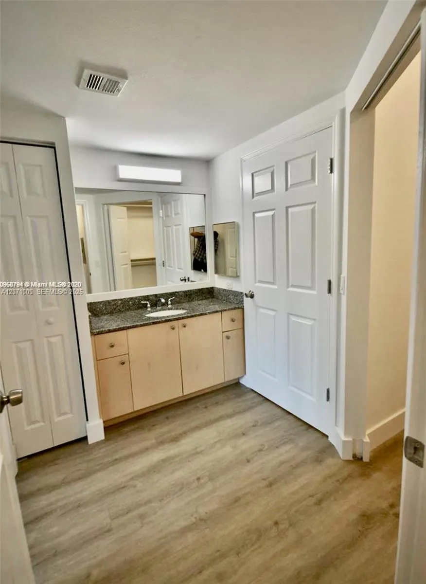 2474 Centergate Dr #103 Miramar, FL 33025
