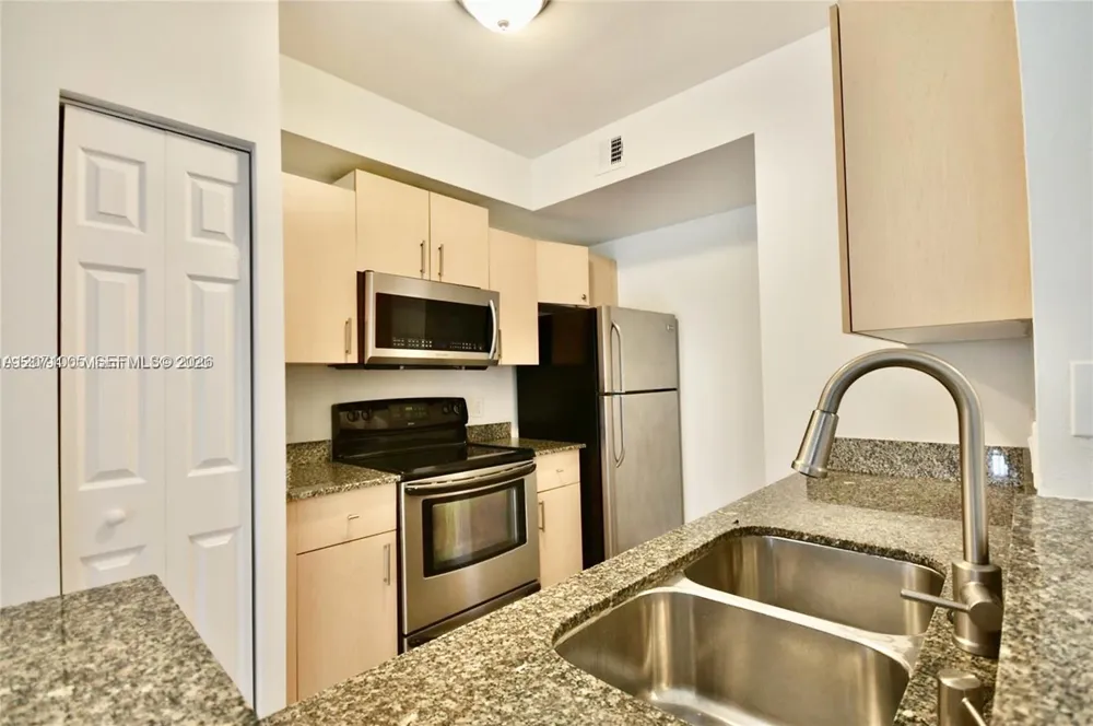 2474 Centergate Dr #103 Miramar, FL 33025