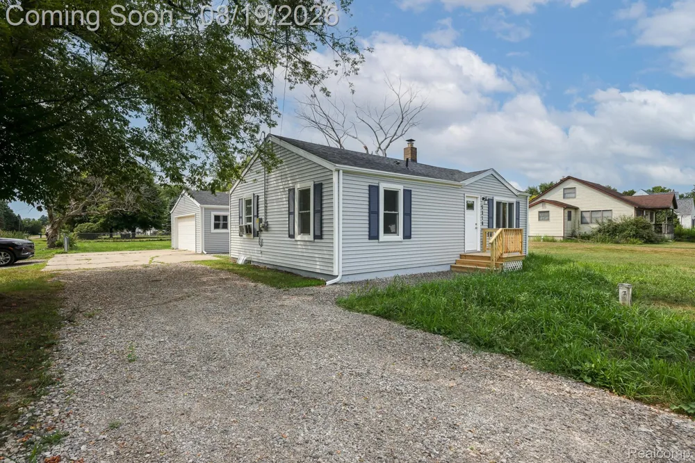 5318 E Bristol Road S Burton City, MI 48519