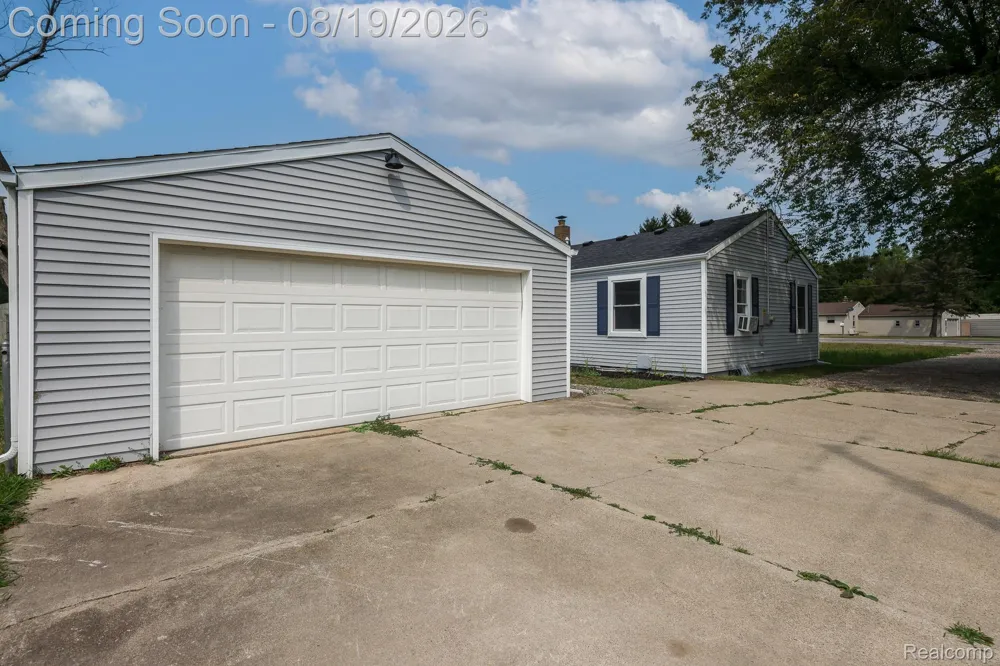 5318 E Bristol Road S Burton City, MI 48519
