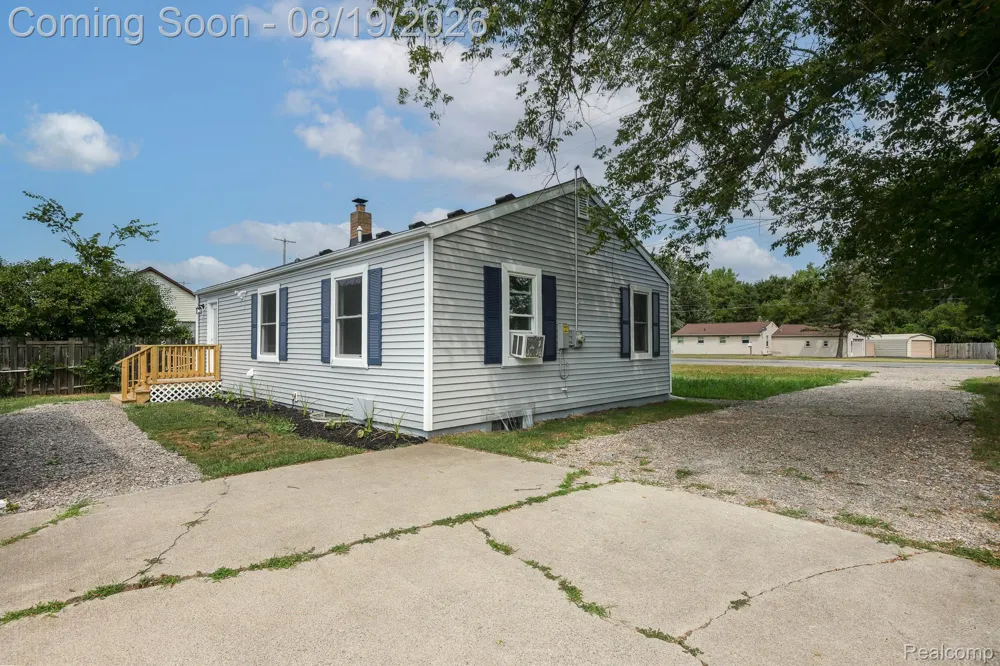 5318 E Bristol Road S Burton City, MI 48519