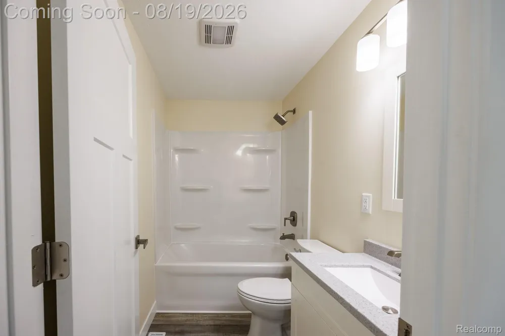 5318 E Bristol Road S Burton City, MI 48519