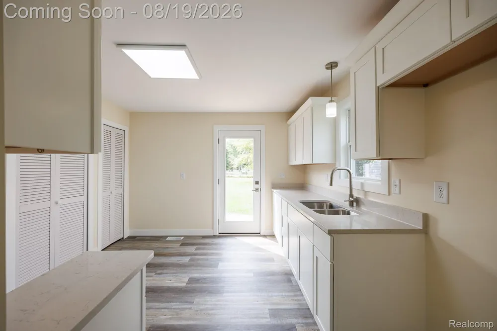 5318 E Bristol Road S Burton City, MI 48519