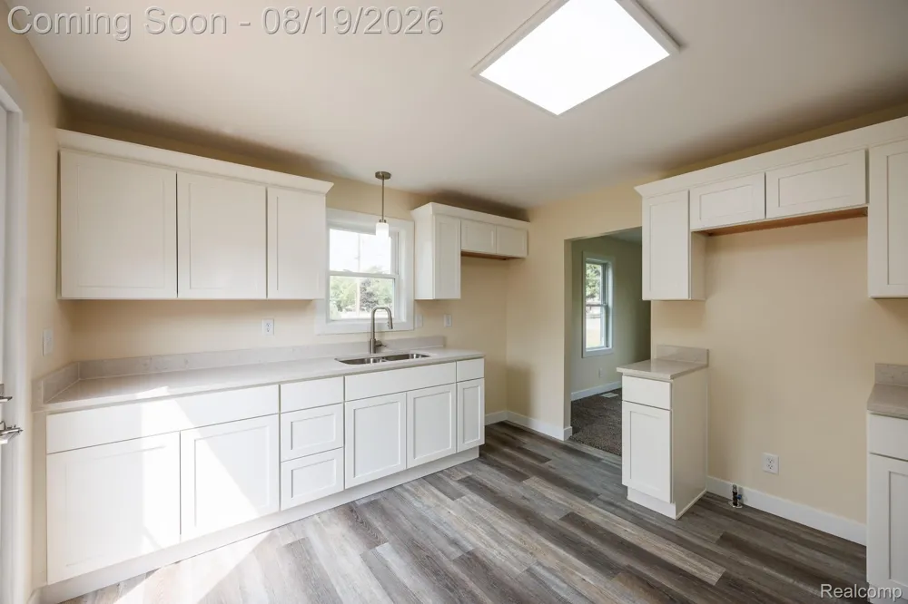 5318 E Bristol Road S Burton City, MI 48519