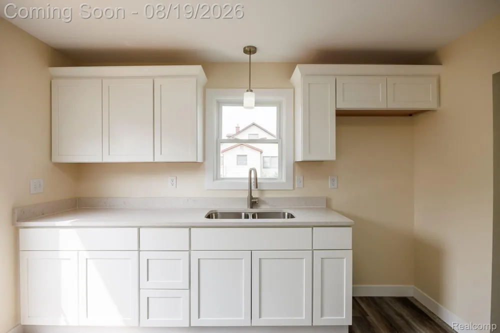 5318 E Bristol Road S Burton City, MI 48519