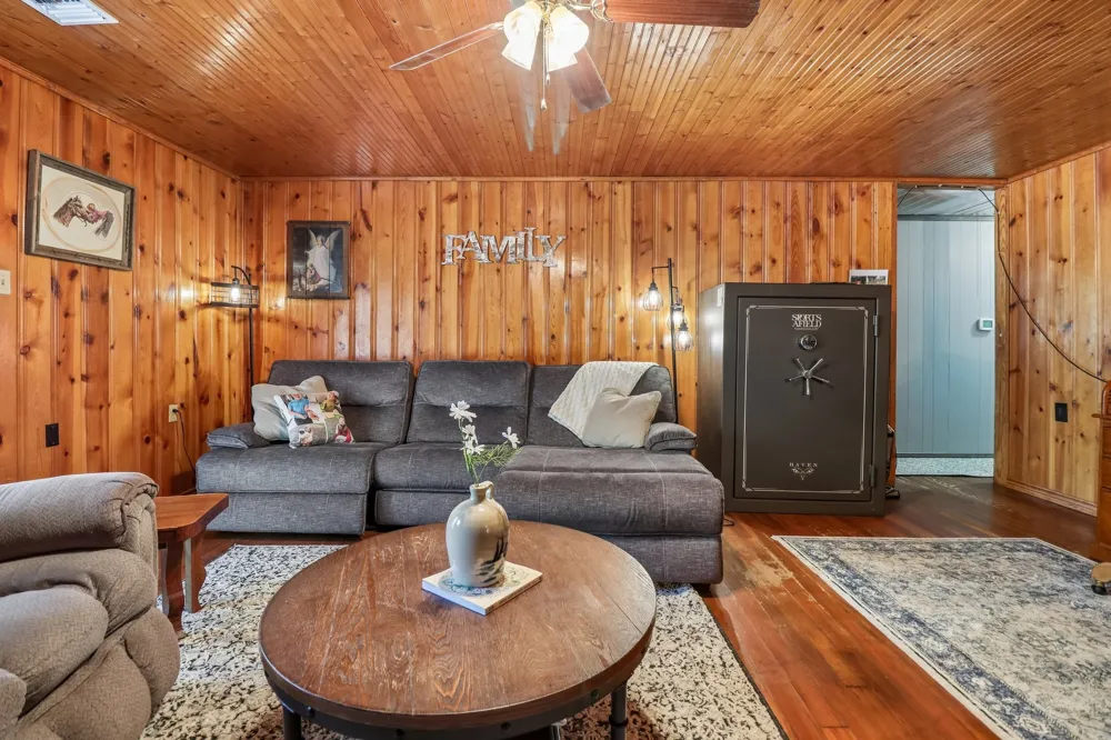13110 County Road 4016 Kemp, TX 75143