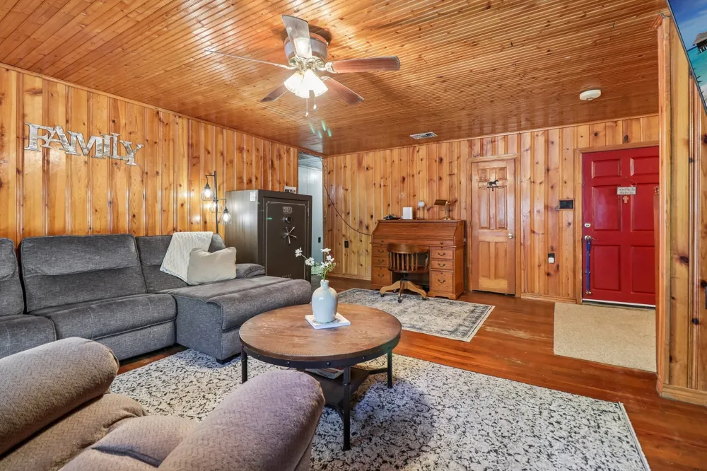 13110 County Road 4016 Kemp, TX 75143