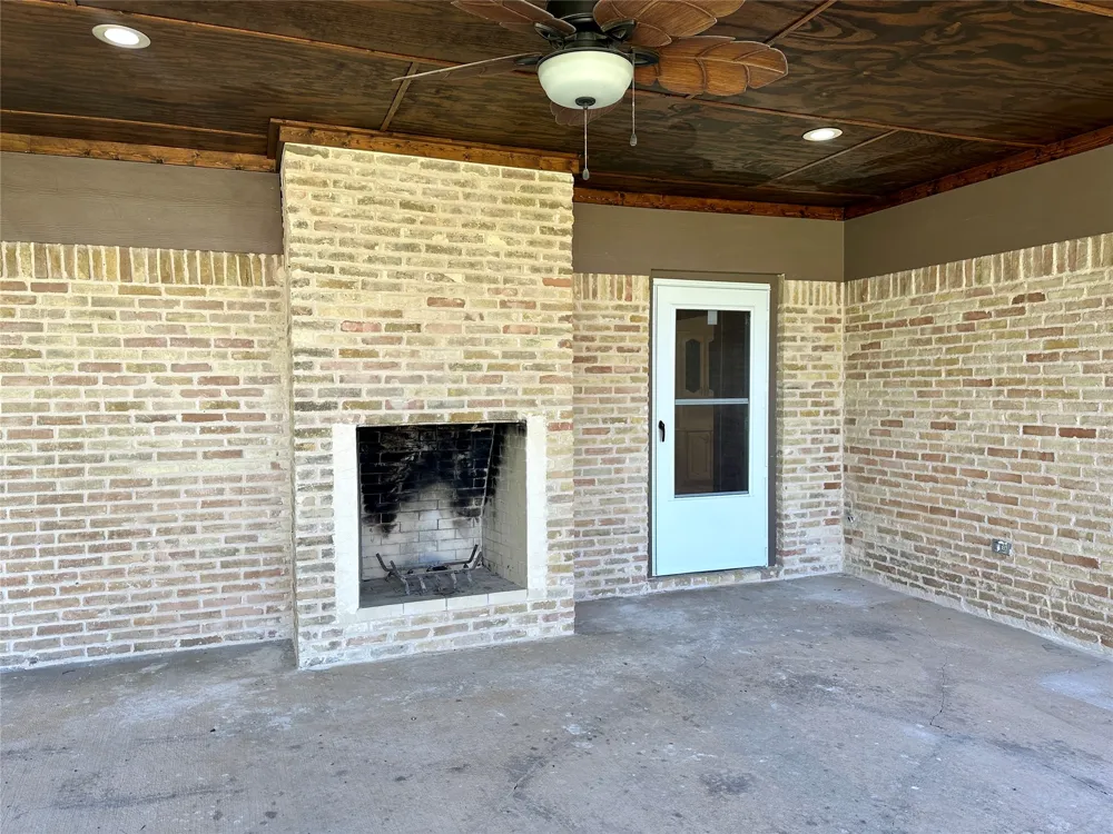 823 Madrid Drive Duncanville, TX 75116