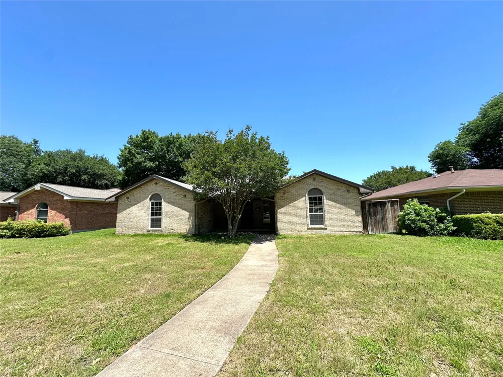 823 Madrid Drive Duncanville, TX 75116