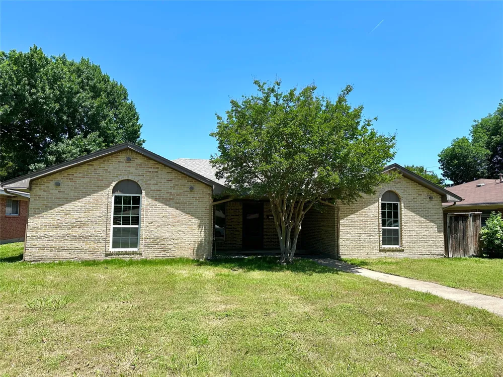 823 Madrid Drive Duncanville, TX 75116