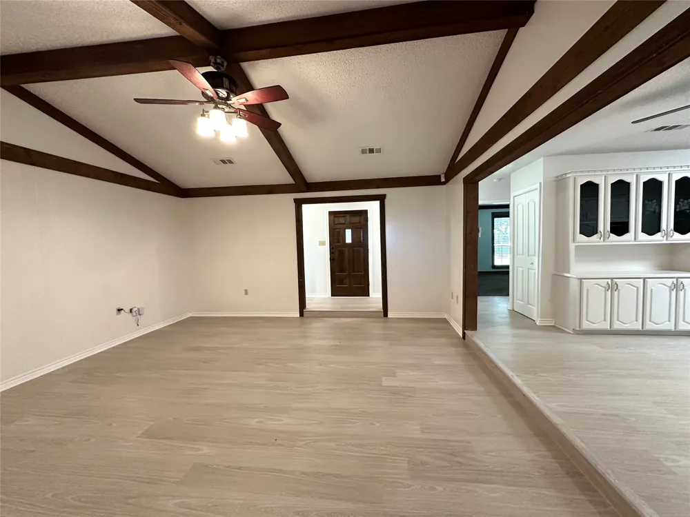 823 Madrid Drive Duncanville, TX 75116