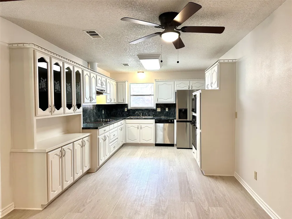 823 Madrid Drive Duncanville, TX 75116