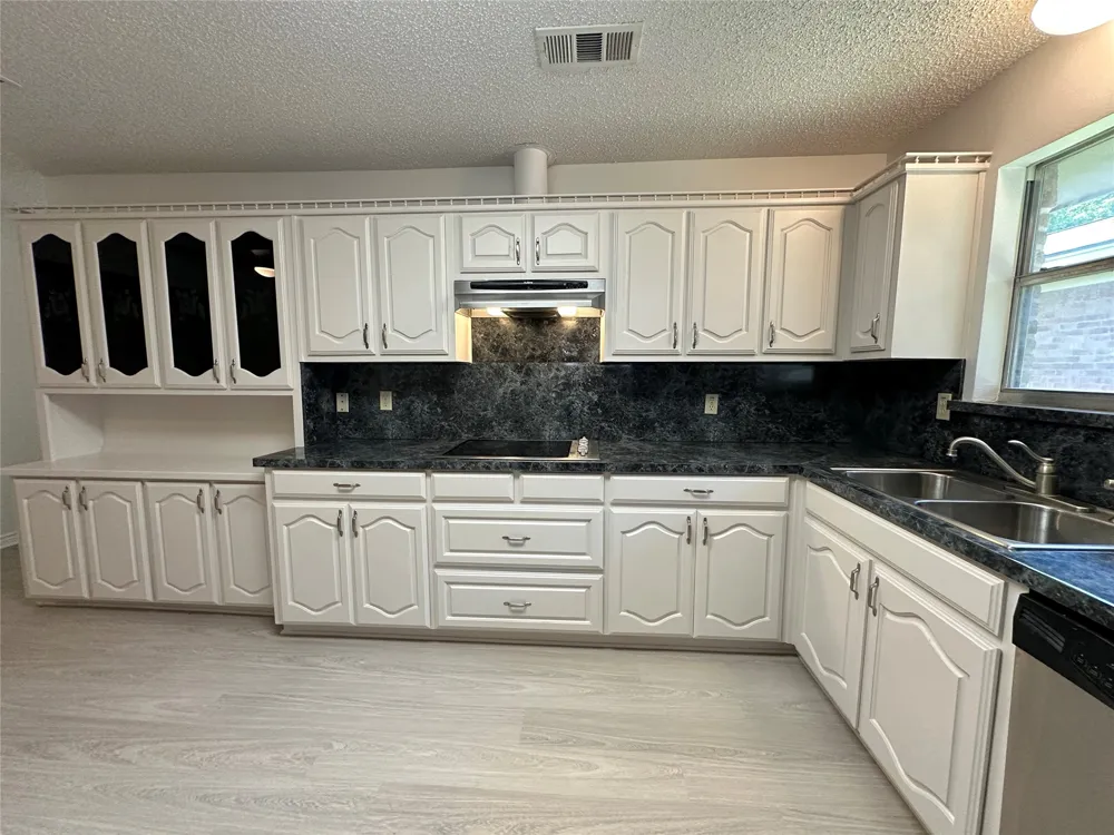 823 Madrid Drive Duncanville, TX 75116