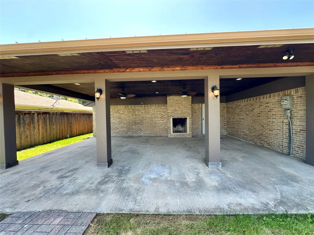 823 Madrid Drive Duncanville, TX 75116