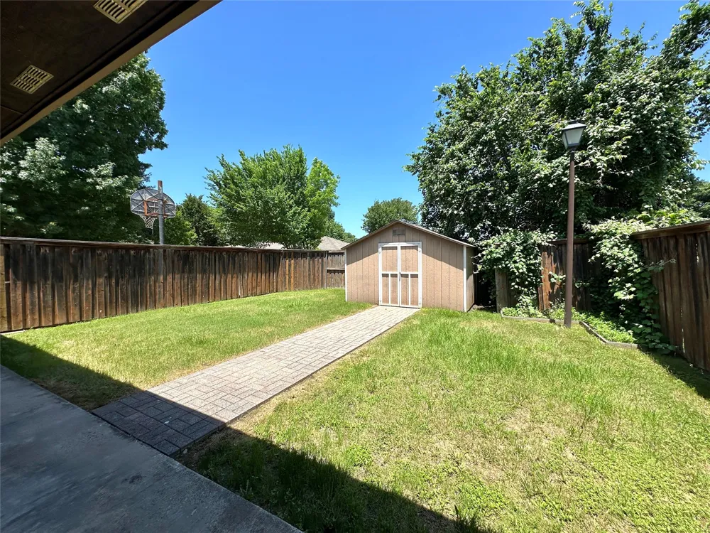 823 Madrid Drive Duncanville, TX 75116