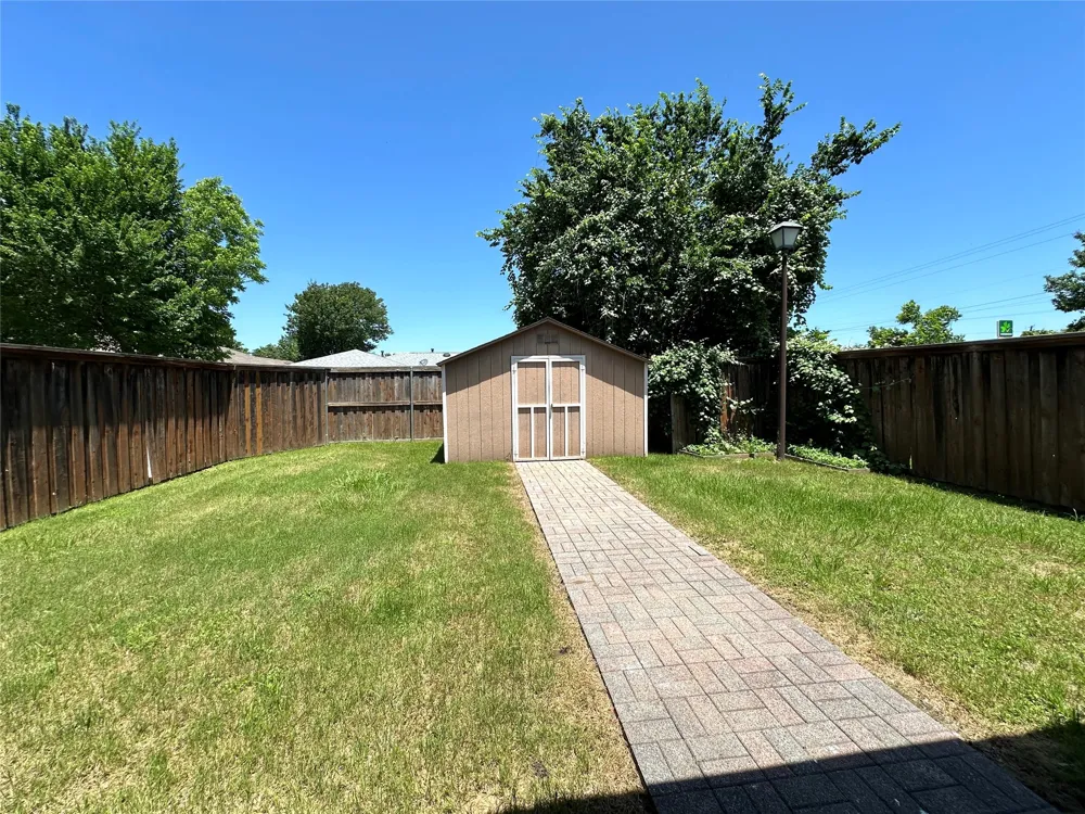 823 Madrid Drive Duncanville, TX 75116