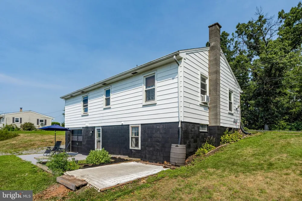 8064 COLEBROOK ROAD Palmyra, PA 17078