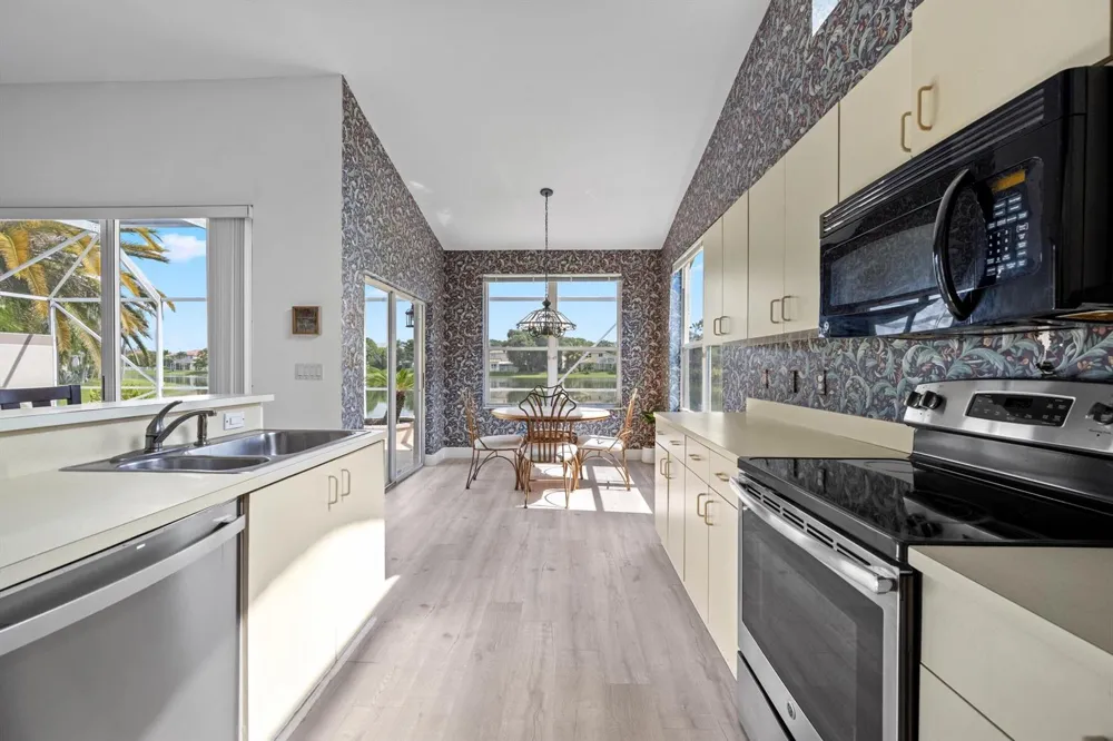 7372 ROCKBRIDGE CIRCLE #7372 Lake Worth, FL 33467