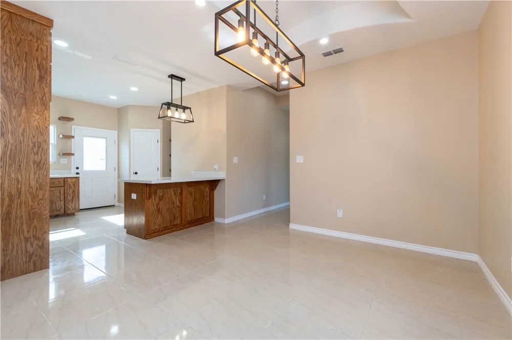 1100 Lucero Street Alice, TX 78332