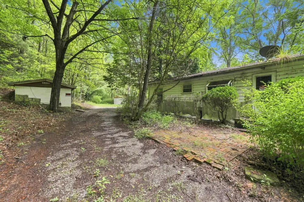 Tessentee Road Franklin, NC 28734