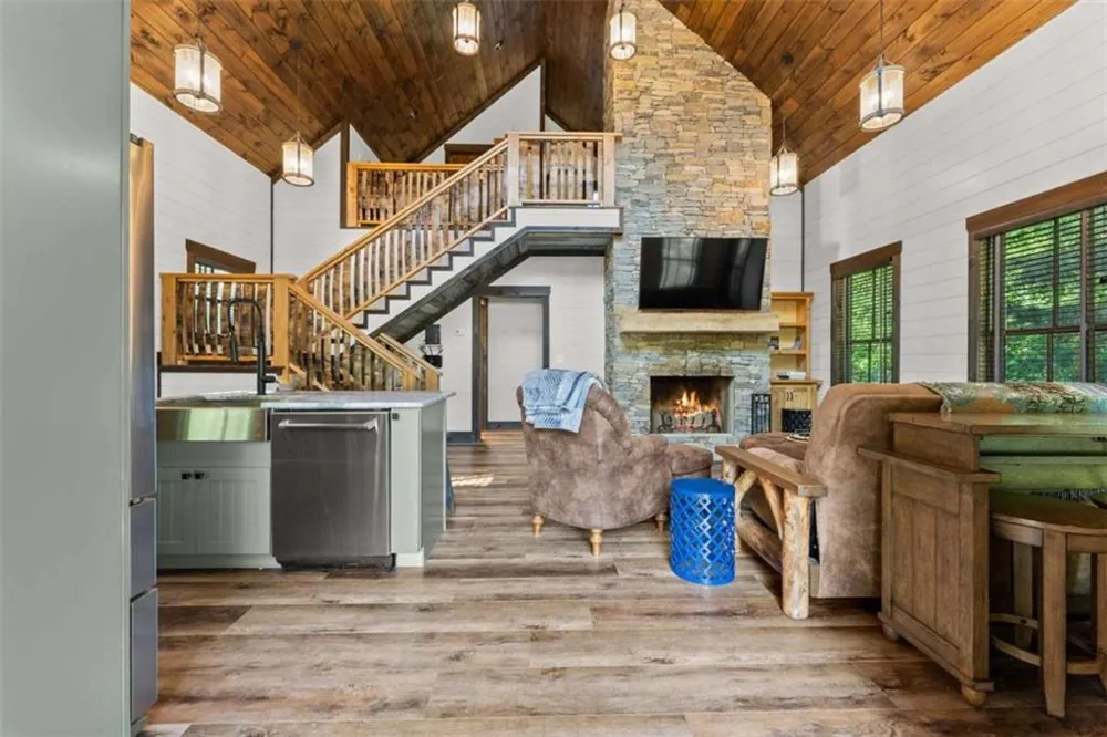 4061 Historic Old Highway 441 Clarkesville, GA 30523