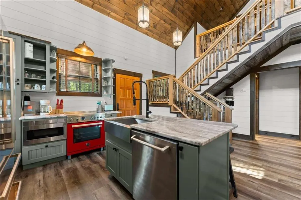 4061 Historic Old Highway 441 Clarkesville, GA 30523