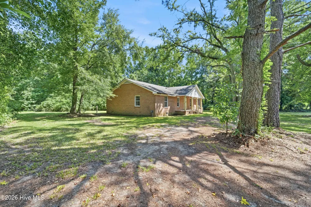 273 E Charity Road Rose Hill, NC 28458