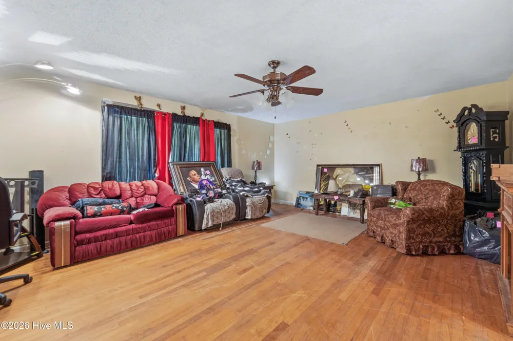 273 E Charity Road Rose Hill, NC 28458
