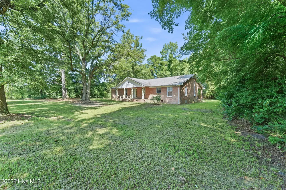 273 E Charity Road Rose Hill, NC 28458