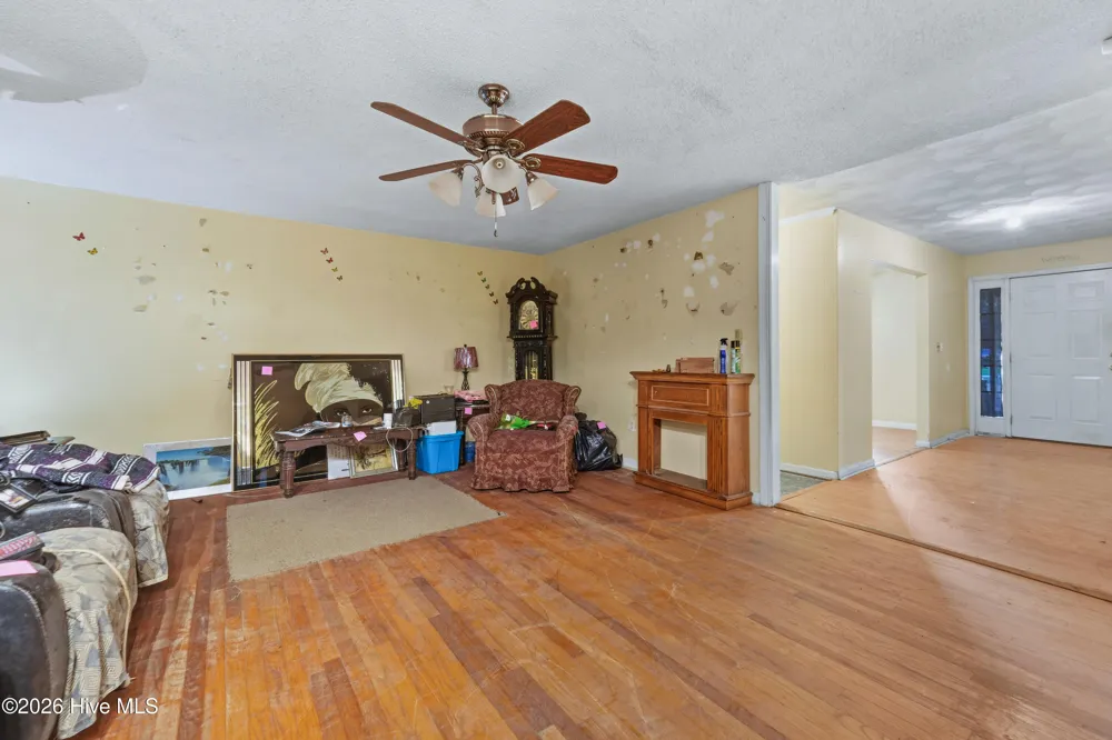 273 E Charity Road Rose Hill, NC 28458