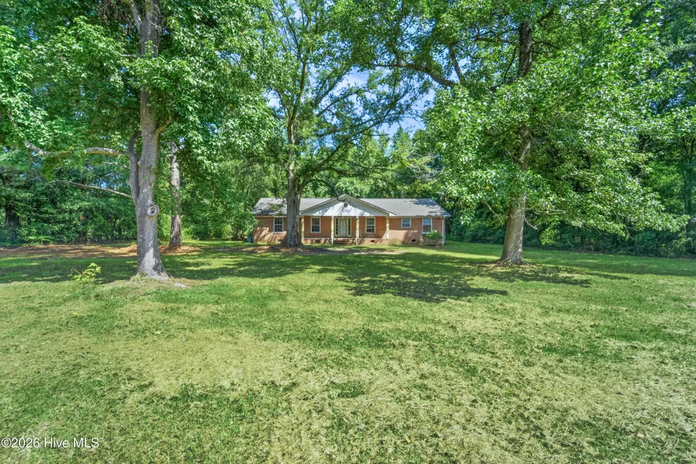 273 E Charity Road Rose Hill, NC 28458