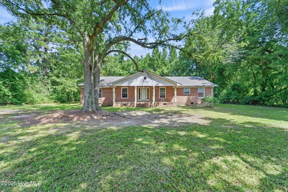 273 E Charity Road Rose Hill, NC 28458