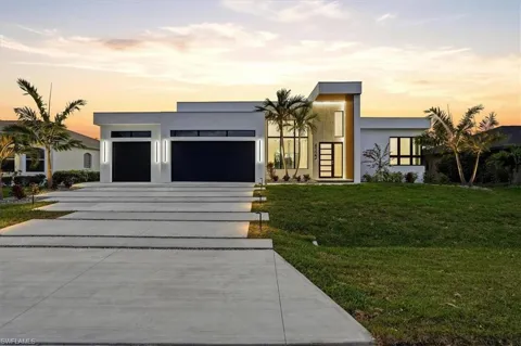 4122 SW 27th Place