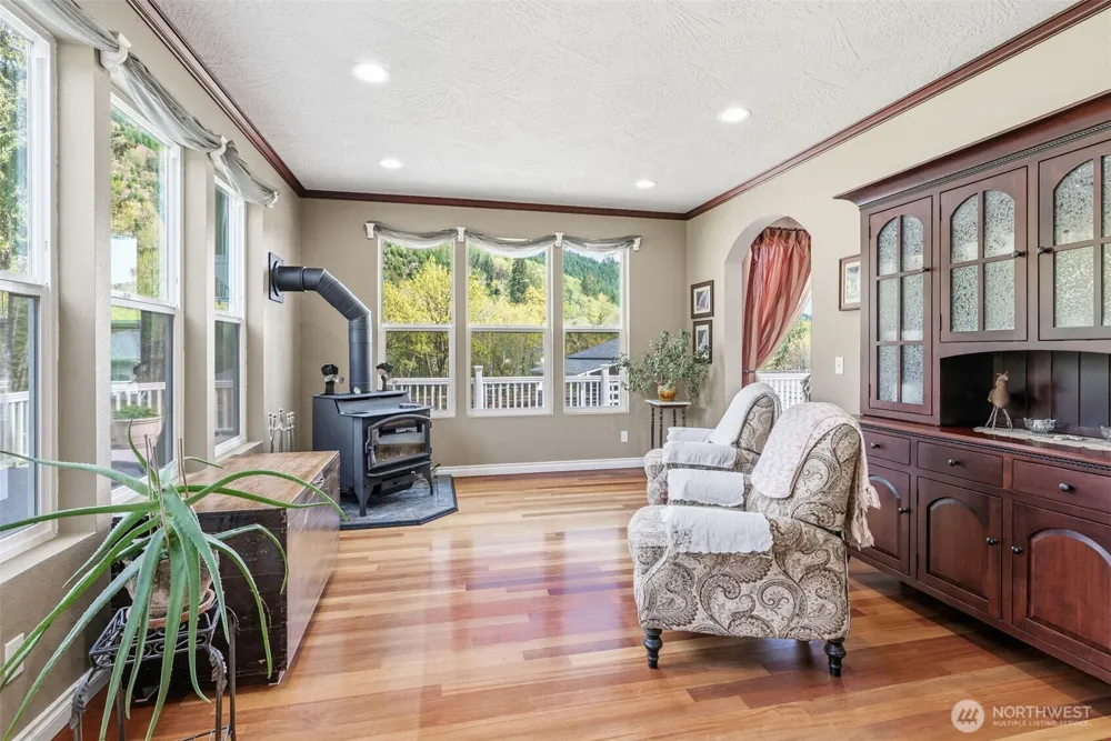 480 Apple Creek Rd Longview, WA 98632
