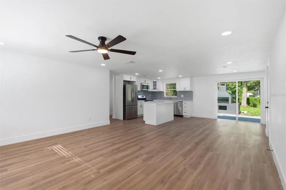 10016 10TH STREET Tampa, FL 33612