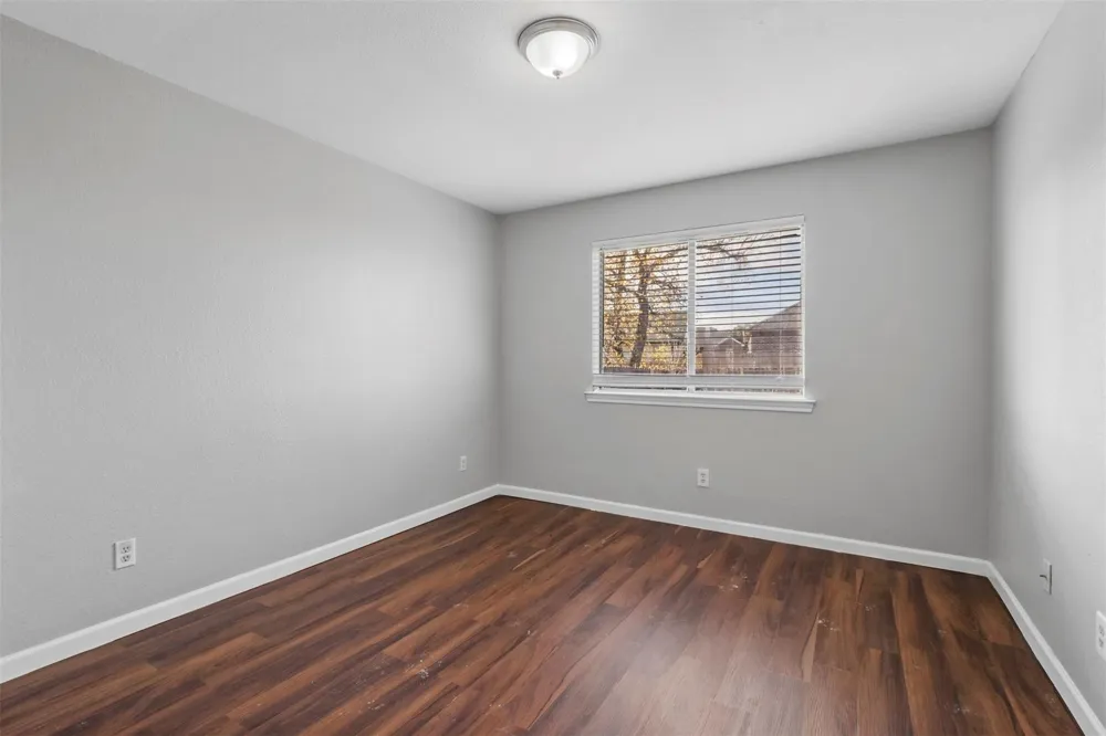 1716 Manor Garden Greenville, TX 75401