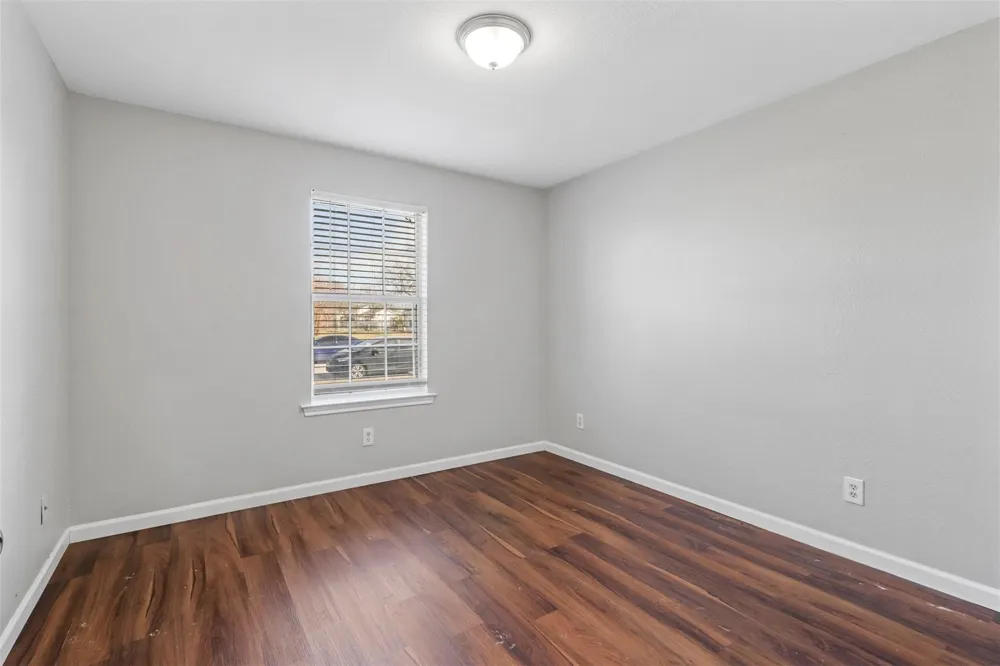1716 Manor Garden Greenville, TX 75401