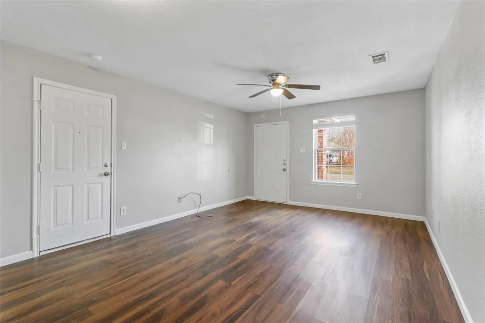 1716 Manor Garden Greenville, TX 75401