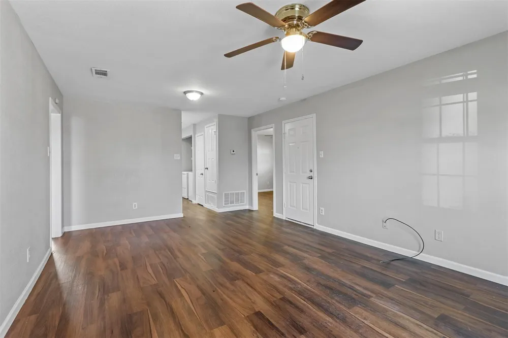 1716 Manor Garden Greenville, TX 75401