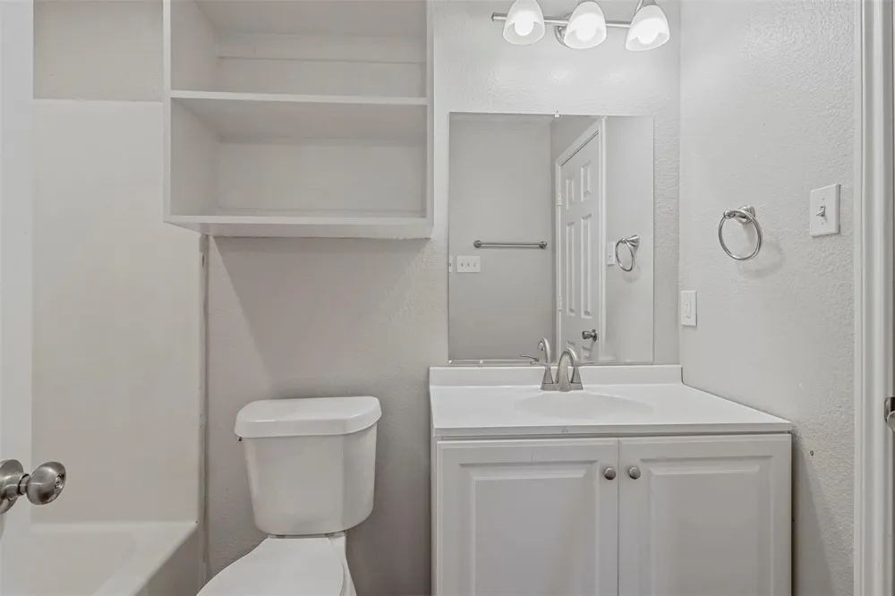 1716 Manor Garden Greenville, TX 75401