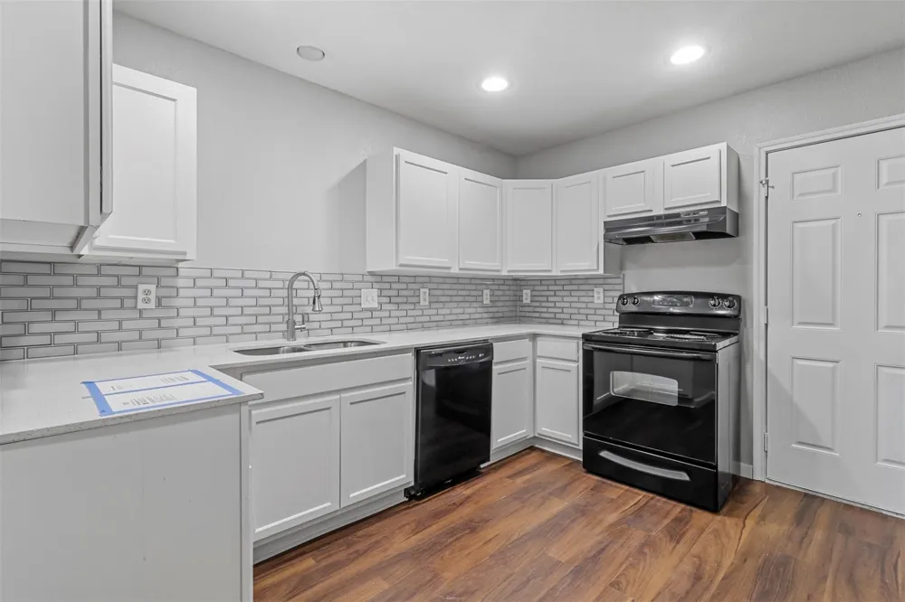 1716 Manor Garden Greenville, TX 75401