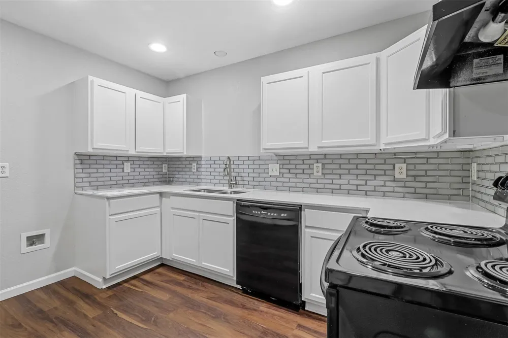 1716 Manor Garden Greenville, TX 75401