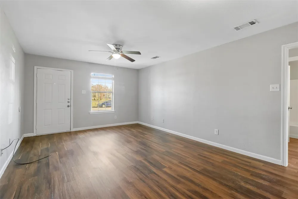 1716 Manor Garden Greenville, TX 75401